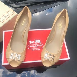 Women’s coach small wedge dress shoe